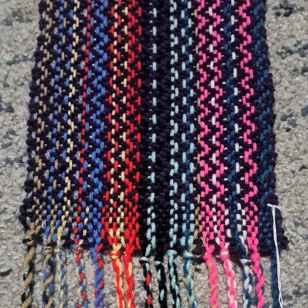Multicolor Zigzag Pattern Scarf - Picture 3 of 3